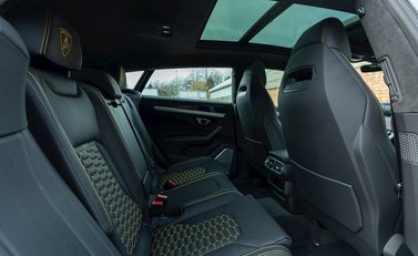 Lamborghini Urus 16