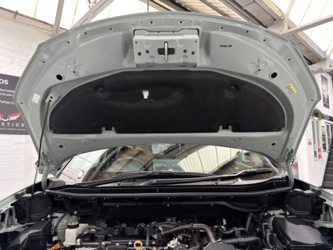 Toyota Yaris Cross PREMIERE EDITION 16