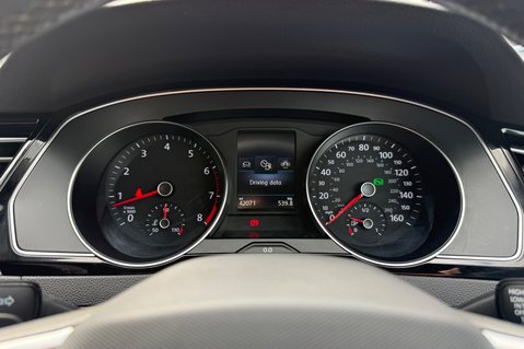 Volkswagen Passat SEL TSI EVO DSG - ONE OWNER - VAT QUALIFYING  36