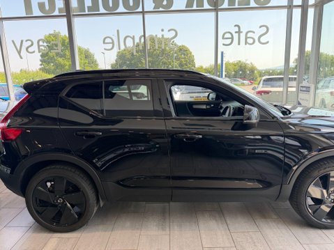 Volvo XC40 2.0 B3 MHEV Ultra Black Edition DCT Auto Euro 6 (s/s) 5dr 7