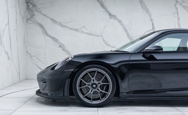 Porsche 911 GT3 TOURING (992.2) 29