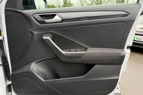 Volkswagen T-Roc SEL TSI EVO DSG -WHITE SILVER -PAN ROOF -CAMERA -WINTER PACK  38