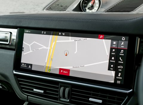 Porsche Cayenne Turbo (New Model) 17