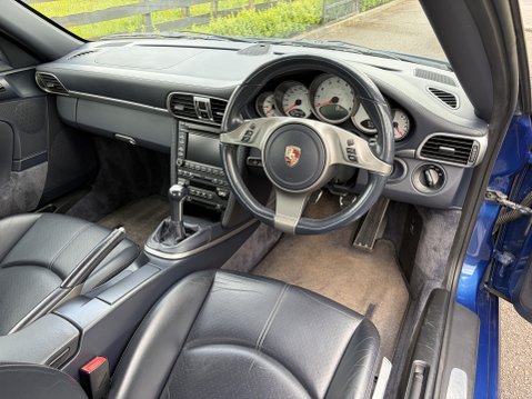 Porsche 911 CARRERA 4S 16