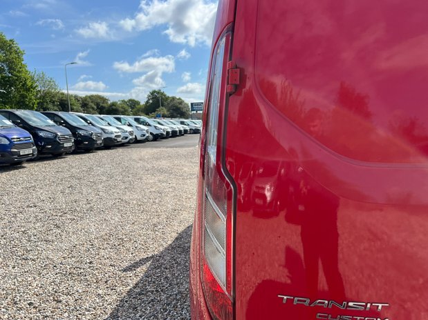 Ford Transit Custom SWB L1H1 (SOLD) Limited 300 Air Con Alloys Sensors EURO 6 25