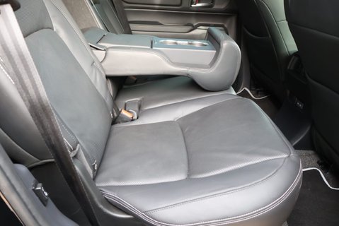 Toyota Land Cruiser 2026 COMMERCIAL 2 inch  lift 22  wheels roof light Seeker styled Rear seats 21