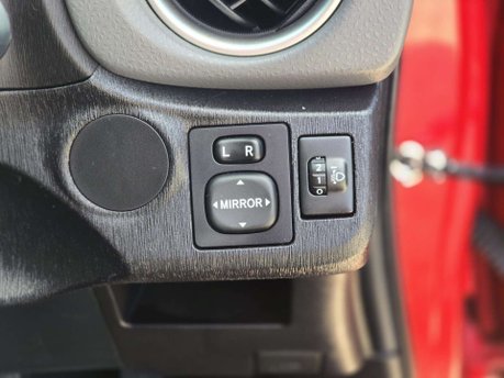 Toyota Yaris 1.33 Dual VVT-i Icon Plus Hatchback 5dr Petrol Multidrive S Euro 5 (99 ps) 26