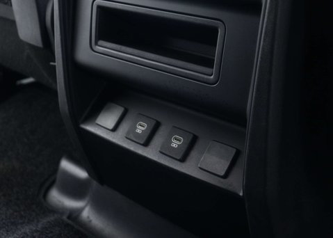 Land Rover Defender 3.0 Defender X-Dynamic HSE D300 MHEV A 4WD 5dr 67