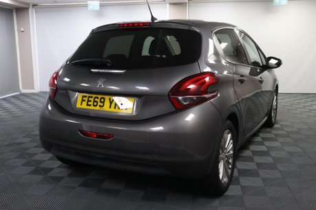 Peugeot 208 PURETECH S/S SIGNATURE 11