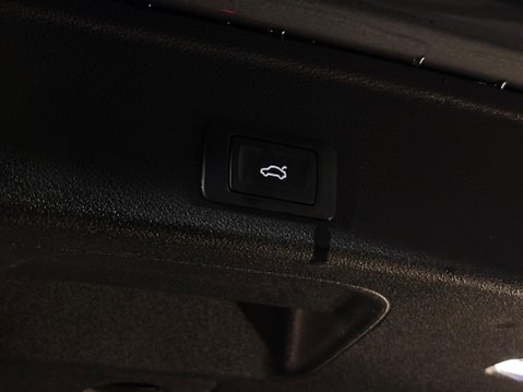 Audi A4 AVANT TDI QUATTRO S LINE 9