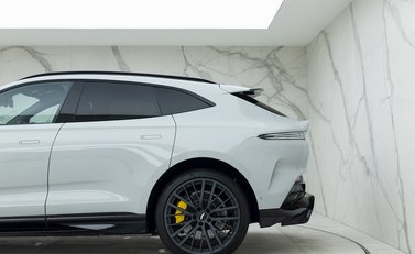 Aston Martin DBX 707 30