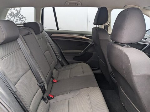 Volkswagen Golf SE NAVIGATION TDI DSG 17