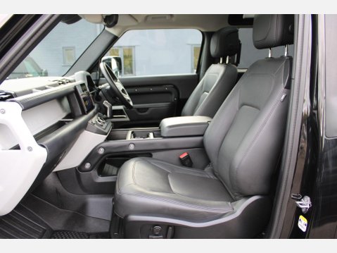 Land Rover Defender 3.0 D250 MHEV HSE 4WD Auto 3dr 10