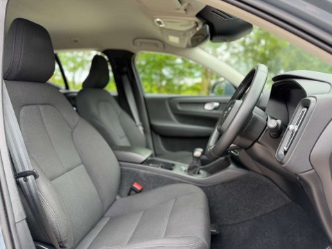 Volvo XC40 1.5 XC40 Momentum Core T2 5dr 4
