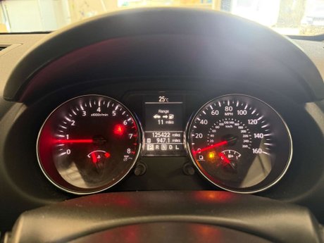 Nissan Qashqai 1.6 Tekna CVT 2WD Euro 5 5dr (AVM) 30