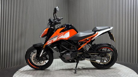 KTM Duke 2017 17K NEW MOT 125CC 15BHP NAKED BIKE 19