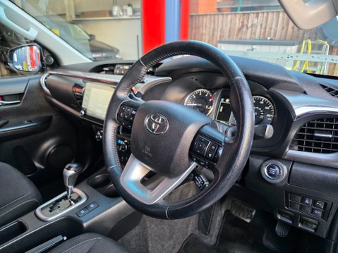 Toyota Hilux INVINCIBLE 4WD D-4D DCB 18