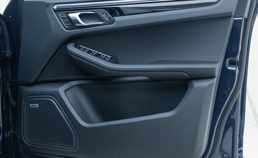 Porsche Macan S 26