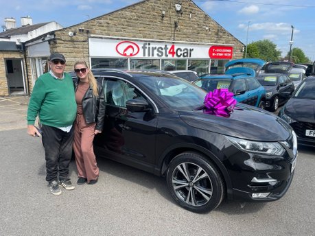 Georgia collecting her new Nissan Qashqai