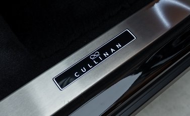 Rolls-Royce Cullinan Black Badge 30
