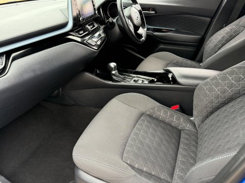 Toyota C-HR DESIGN AUTOMATIC 22