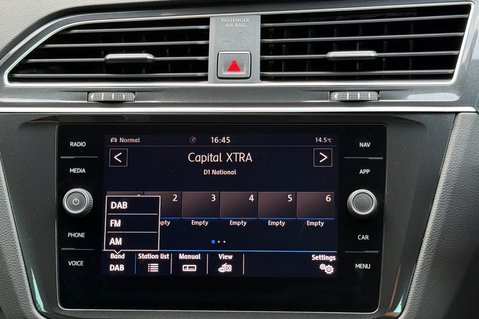 Volkswagen Tiguan R LINE TSI BMT 4MOTION DSG -RARE LEATHER INTERIOR -CAMERA -APPLE CARPLAY  54