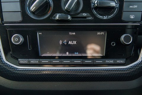 Volkswagen Up BLACK EDITION 16
