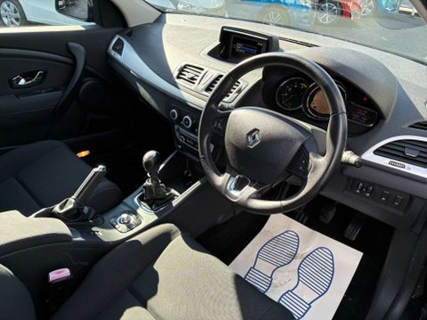 Renault Megane 1.5 dCi Dynamique TomTom Hatchback 5dr Diesel Manual Euro 5 (s/s) (110 ps) 9