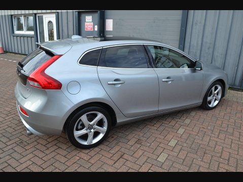 Volvo V40 1.6 T3 R-Design Nav Euro 5 (s/s) 5dr 22