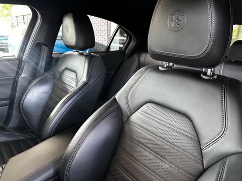 Alfa Romeo Giulia 2.2 TD Speciale Auto Euro 6 (s/s) 4dr 33