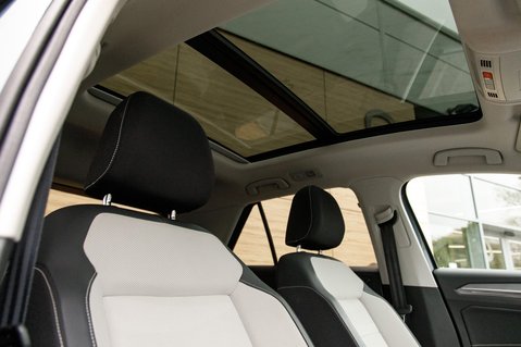 Volkswagen T-Roc STYLE TSI DSG 29