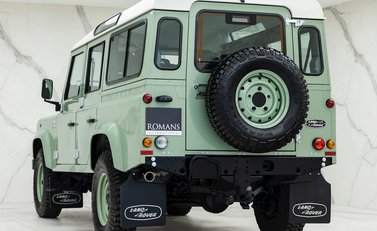 Land Rover Defender 110 Heritage 7