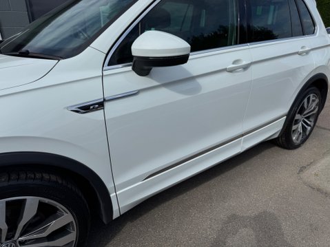 Volkswagen Tiguan R LINE TSI BMT 4MOTION DSG 12