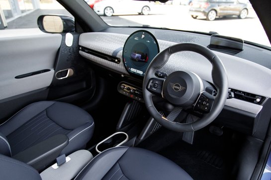 Mini Hatch SE EXCLUSIVE