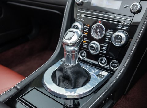 Aston Martin V12 Vantage ROADSTER 30