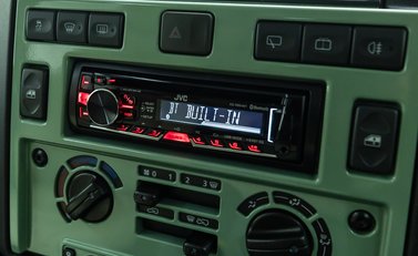 Land Rover Defender 110 HERITAGE 27