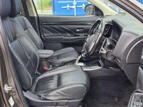 Mitsubishi Outlander 2.0h 12kWh GX4h SUV 5dr Petrol Plug-in Hybrid CVT 4WD Euro 6 (s/s) (200 ps) 17
