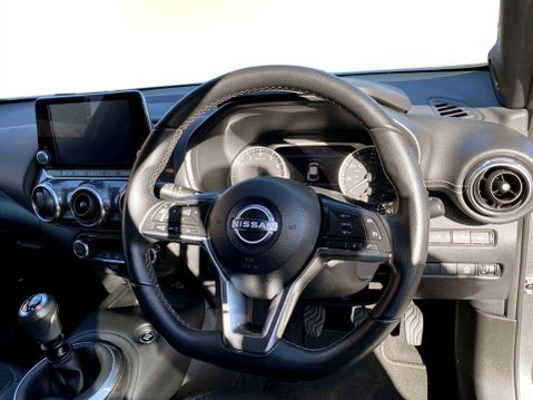 Nissan Juke 1.0 DIG-T N-Connecta SUV 5dr Petrol Manual Euro 6 (s/s) (114 ps) Air Con - 13