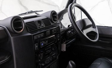 Land Rover Defender 90 Landmark 14