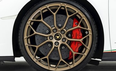 Lamborghini Huracan LP640-4 Performante 8