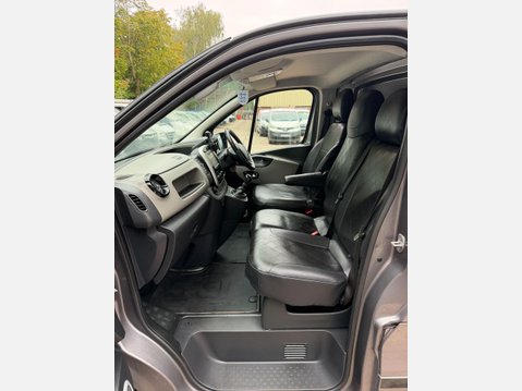 Renault Trafic 1.6 dCi ENERGY 27 Sport Nav Panel Van 5dr Diesel Manual SWB Standard Roof E 37