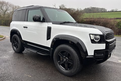 Land Rover Defender 90 D200 Hard Top MHEV 5