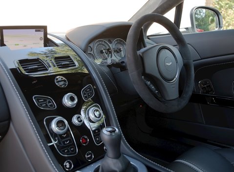 Aston Martin V12 Vantage S Roadster 16