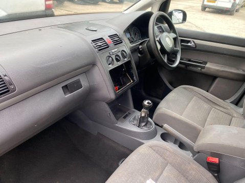 Volkswagen Touran 2.0 TDI SE 5dr (7 Seats) 25