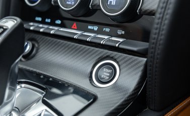 Jaguar F-Type SVR Convertible 32