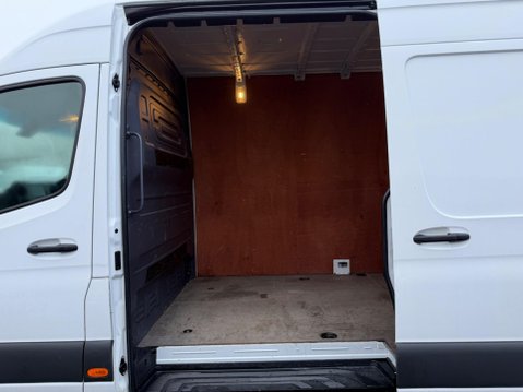 Mercedes-Benz Sprinter 2.0 315 CDI Progressive RWD L3 H2 Euro 6 (s/s) 5dr 17