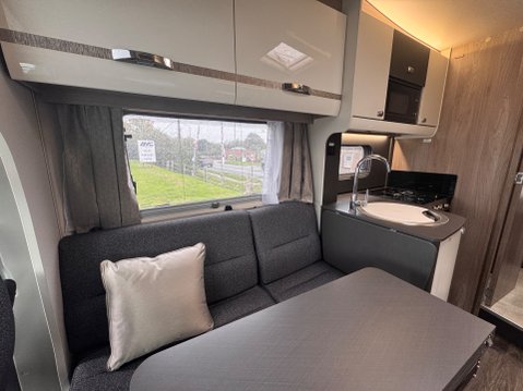 Swift Voyager 594 17