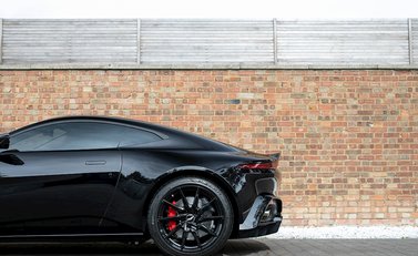 Aston Martin V8 Vantage 22