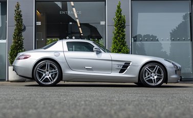 Mercedes-Benz SLS AMG 3