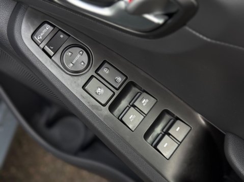 Hyundai IONIQ 38.3kWh Premium SE Auto 5dr 77